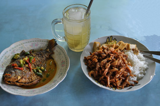 Nasi-Udang-Bawal