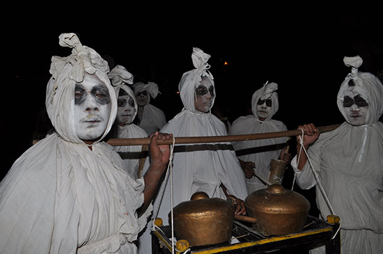 Pocong_Tongklek